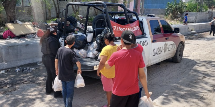 Preserva Guardia Estatal seguridad y entrega donativos en sectores afectados por inundación